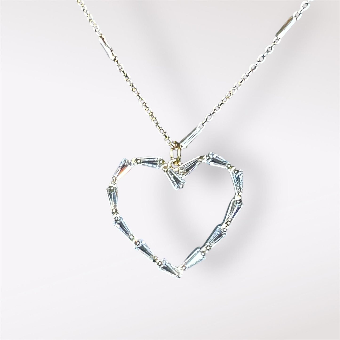 34| Diamond-Inspired Heart Necklace – Elegant Sparkling Pendant for Women