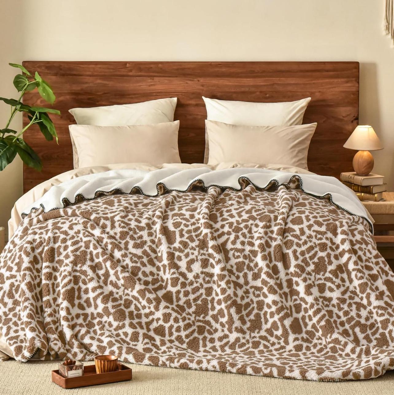 1| Tiger Sherpa Fleece Blanket King Size, Thick and Warm Reversible Blanket
